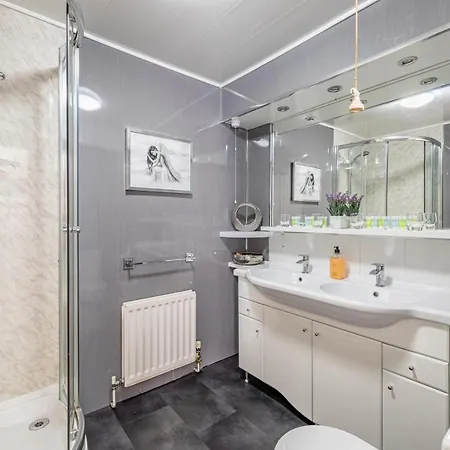 Fox & Hound فندق مدليسبره