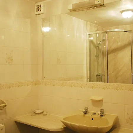 فندق Fox & Hound مدليسبره