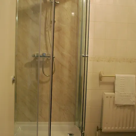 فندق Fox & Hound مدليسبره