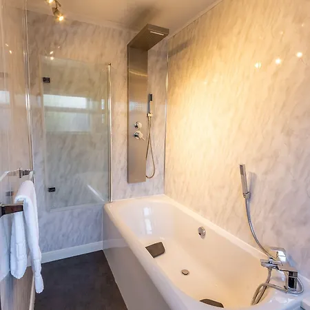 Fox & Hound 3* مدليسبره