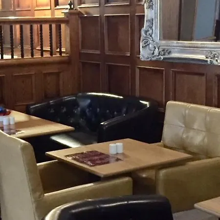 Fox & Hound فندق مدليسبره