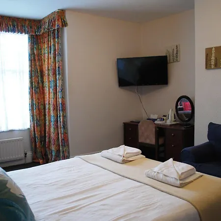 فندق Fox & Hound مدليسبره