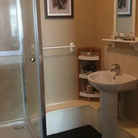 Fox & Hound مدليسبره